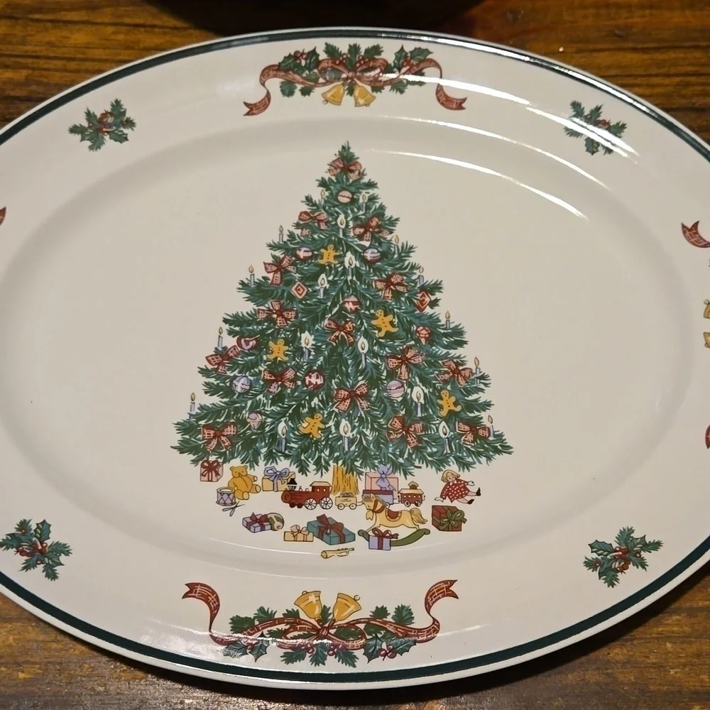Johnson Brothers Victorian Christmas Two Piece Serving Set New Old Stock